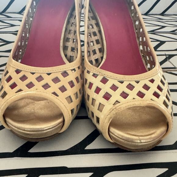 Lilly Pulitzer Resort Chic Ivory basket weave patent leather platform wedge - Picture 6 of 10